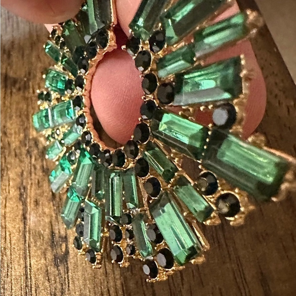 *LAST PAIR* Gold Green rhinestone decor earrings - Picture 3 of 5